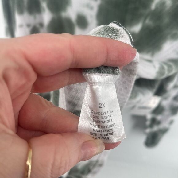 Sweet Romeo Women's Tie Dye Sweatshirt Waffle Knit Thumb Hole Top Green Small NE - Picture 9 of 10